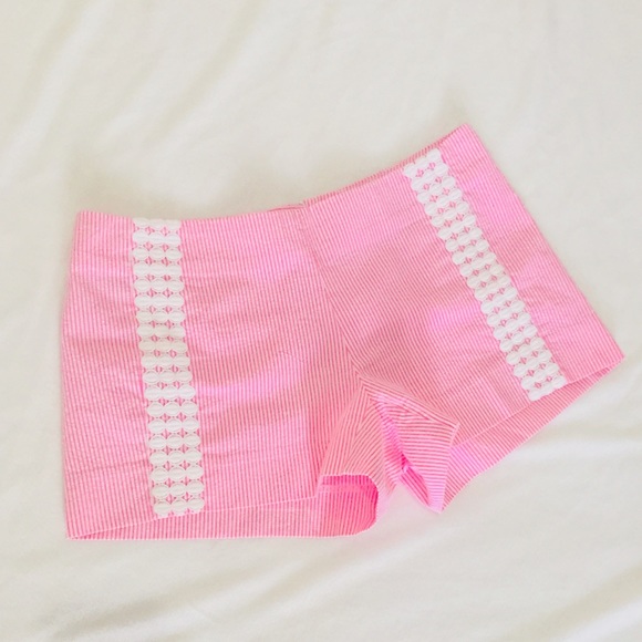 Like New🌸Lilly Pulitzer Liza Seersucker Shorts - Picture 3 of 8